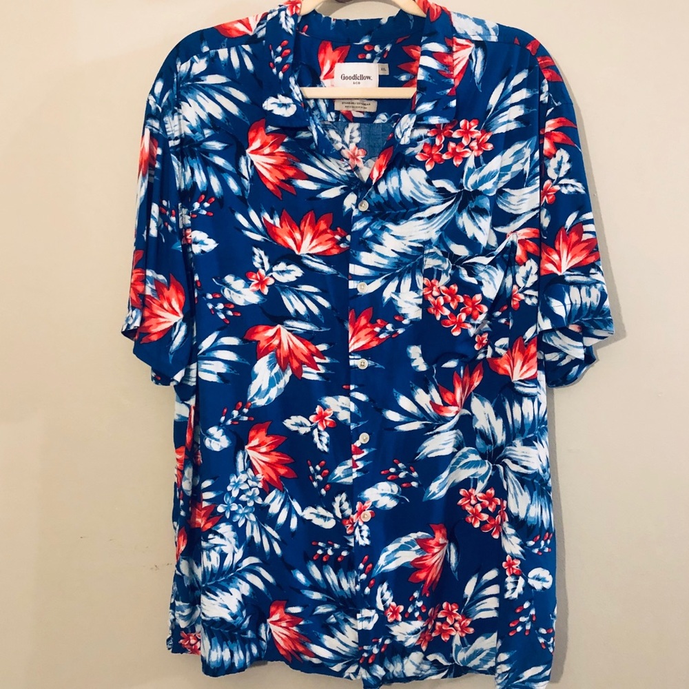 Men’s Short-Sleeve Buttondown Tropical Print Shirt